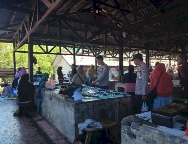 Patroli Dialogis Polsek Alor Barat Daya Jaga Keamanan Pasar Rakyat Moru