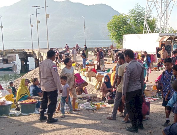 Patroli Dialogis Polsubsektor Pantar Timur Amankan Pasar Bakalang, Situasi Tetap Kondusif