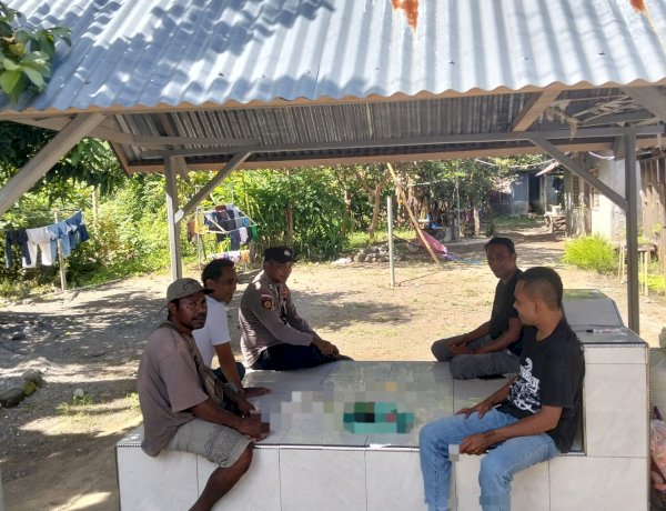 Bhabinkamtibmas Polsek Alor Timur Laut Gelar Patroli Dialogis, Ajak Warga Waisika Jaga Situasi Kamtibmas