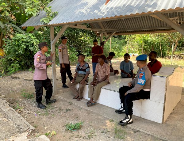 Polsek Alor Timur Laut Perkuat Sinergi dengan Tokoh Masyarakat Melalui Patroli Dialogis Kamtibmas di Desa Waisika