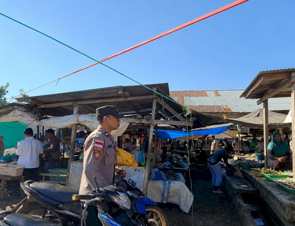 POLSEK ABAD GELAR PATROLI DAN PENGAMANAN PASAR RAKYAT MORU, WUJUDKAN SITUASI KAMTIBMAS YANG AMAN DAN KONDUSIF