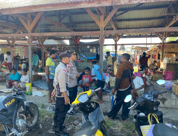 Polsek Alor Timur Gelar Patroli Pengamanan Pasar Maritaing, Pastikan Aktivitas Masyarakat Berjalan Aman dan Kondusif