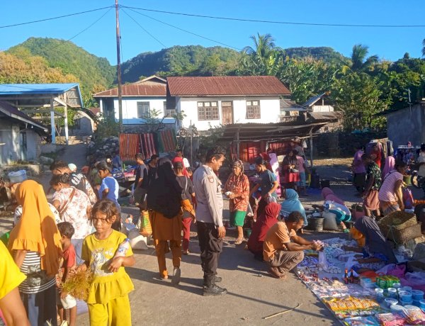 Polsubsektor Pantar Timur Intensifkan Patroli dan Pengamanan Pasar Tradisional Bakalang, Berikan Himbauan Kamtibmas kepada Masyarakat