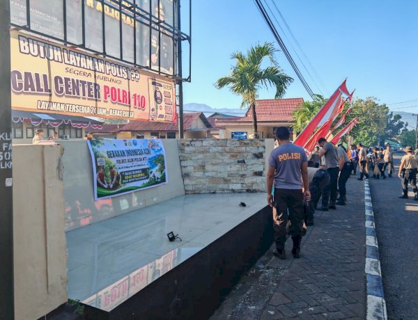 GERAKAN INDONESIA ASRI, POLRES ALOR GELAR AKSI BERSIH MAKO DAN ASRAMA DALAM RANGKA HARI BHAYANGKARA KE-80