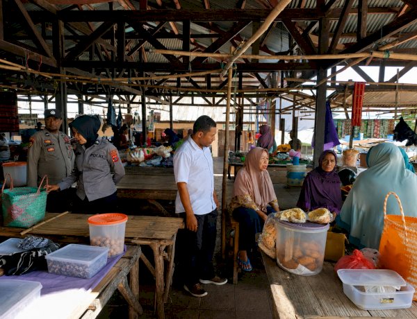 POLSEK ABAD INTENSIFKAN PATROLI DAN PENGAMANAN PASAR RAKYAT MORU, WUJUDKAN SITUASI AMAN DAN KONDUSIF