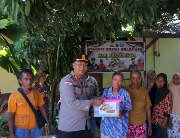 Wujud Kepedulian Polri, Polres Alor Bagikan Bantuan Sosial Jelang Hari Bhayangkara Ke-80