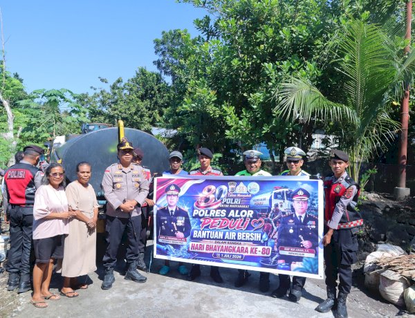 Polres Alor Salurkan 5.000 Liter Air Bersih untuk Warga Kalabahi Barat Sambut Hari Bhayangkara ke-80