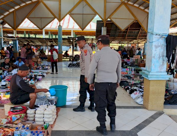 Polsek Alor Selatan Intensifkan Patroli Dialogis dan Pengamanan Pasar Kelaisi Timur, Wujudkan Situasi Kamtibmas yang Aman dan Kondusif