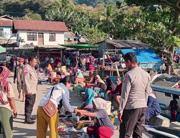 Polsubsektor Pantar Timur Laksanakan Sambang dan Patroli di Pasar Tradisional Bakalang