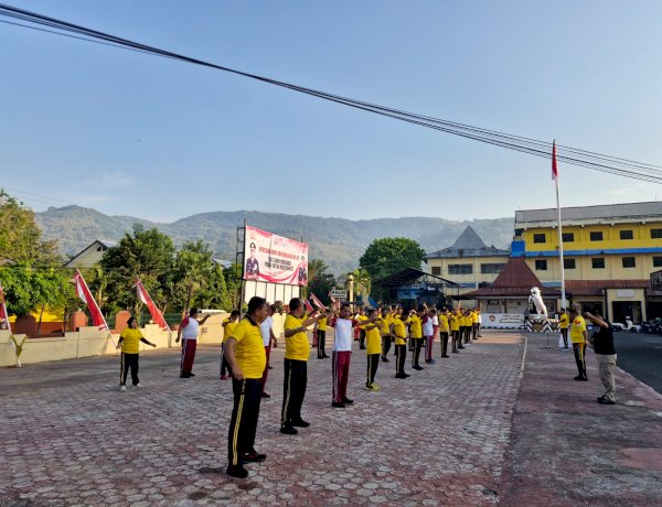 Perkuat Kebugaran dan Soliditas, Personel Polres Alor Melaksanakan Olahraga Jalan Santai