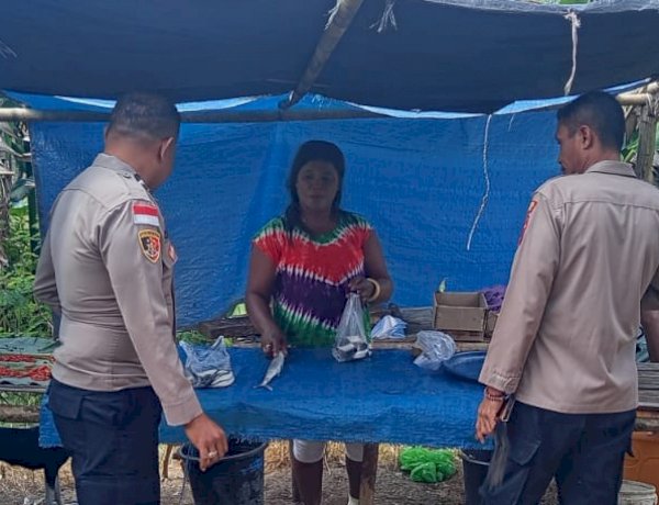 Polsek Alor Selatan Intensifkan Patroli Pengamanan Pasar Apui, Aktivitas Masyarakat Berlangsung Aman dan Kondusif