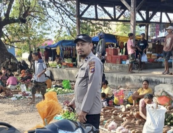 Polsek Alor Timur Intensifkan Patroli Pengamanan di Pasar Rakyat Maritaing, Wujudkan Situasi Aman dan Kondusif