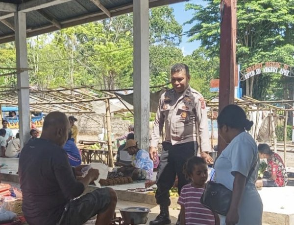 Polsek Alor Selatan Intensifkan Patroli dan Pengamanan Pasar Rakyat Apui, Wujudkan Situasi Kamtibmas yang Aman dan Kondusif