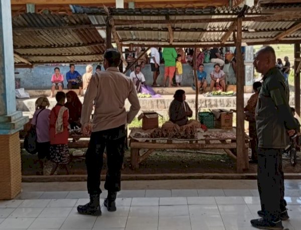 Polsek Alor Selatan Gelar Patroli dan Pengamanan di Pasar Apui, Wujudkan Situasi Kamtibmas yang Kondusif
