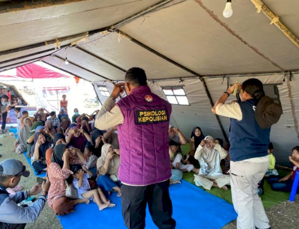 Polda NTT Hadir untuk Warga Terdampak Gempa Sikka, Gelar Terapi USEFT