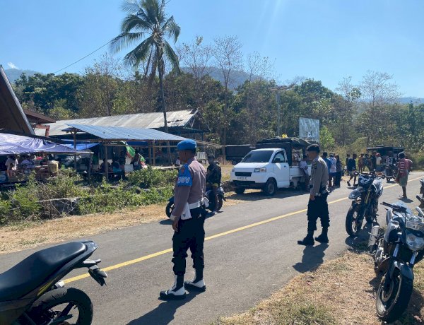 Patroli Dialogis Polsek Alor Timur di Pasar Rakyat Naumang, Wujudkan Situasi Kamtibmas yang Kondusif