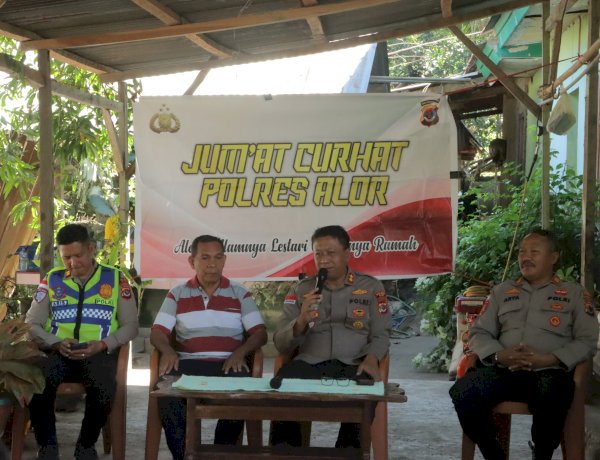 Kapolres Alor Serap Aspirasi Warga Mola Lewat Jumat Curhat, Bahas Miras, Lalu Lintas hingga Keamanan Wilayah