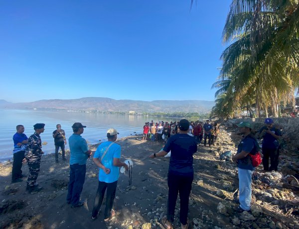 Peduli Lingkungan, Sat Polairud Polres Alor Bersama TNI AL dan Masyarakat Gelar World Cleanup Day di Pantai Bungawaru