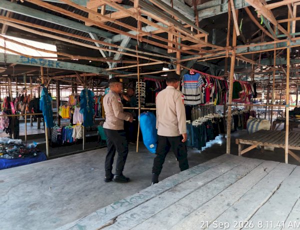 Polsek Abad Gelar Patroli di Pasar Rakyat Moru, Sampaikan Imbauan Kamtibmas kepada Masyarakat