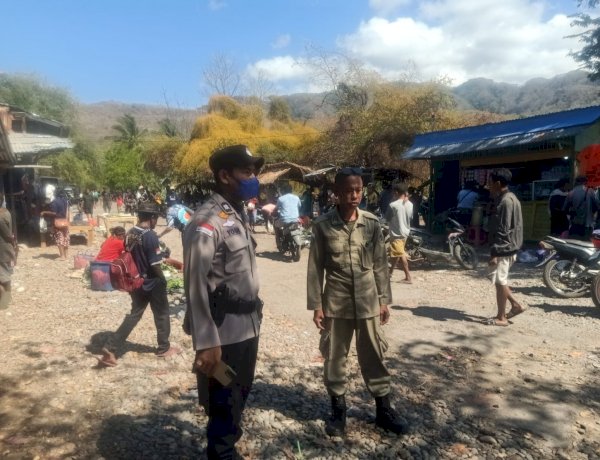 Polsek Alor Timur Intensifkan Patroli Dialogis di Pasar Rakyat Maritaing, Ciptakan Situasi Aman dan Kondusif