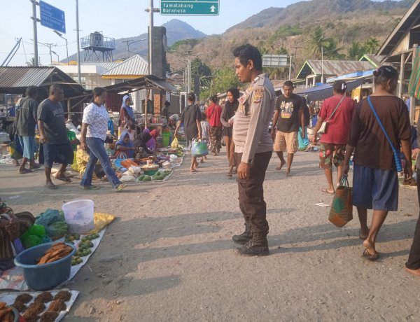 Sambang Pasar Bakalang, Polsubsektor Pantar Timur Jaga Kamtibmas Tetap Kondusif