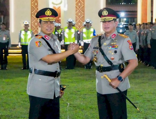 *Penyerahan Pataka Catya Turangga Wira Sakti Tandai Pergantian Kepemimpinan Polda NTT dari Komjen Pol. Dr. Rudi Darmoko, S.I.K., M.Si. kepada Irjen Pol. Reza Arief Dewanto, S.I.K.*