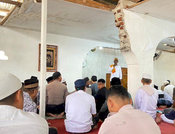 Polres Alor Gelar Jumat Keliling di Masjid Nurul Haq Moepali, Ajak Masyarakat Jaga Kamtibmas