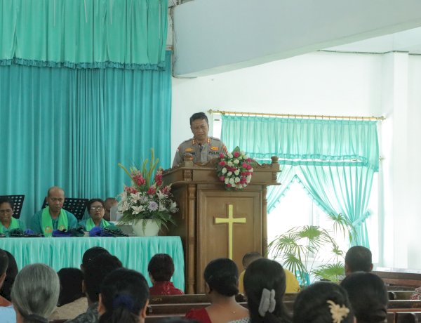 Minggu Kasih di Gereja Pola Tribuana, Kapolres Alor Ajak Masyarakat Cegah Bullying dan Tawuran Antar Pemuda