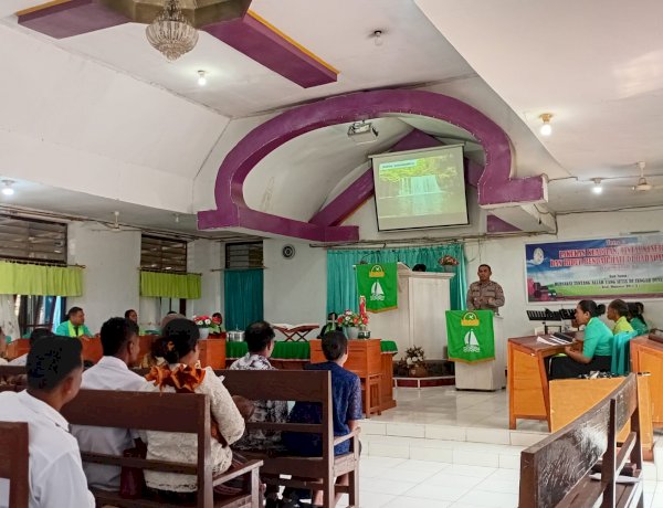 Minggu Kasih di Gereja Adang Buom, Wakapolres Alor Ajak Masyarakat Bersinergi Jaga Kamtibmas