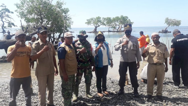 Kapolsek Abal Hadiri Kegiatan Pencanangan Penanaman Mangrove di Desa Aimoli