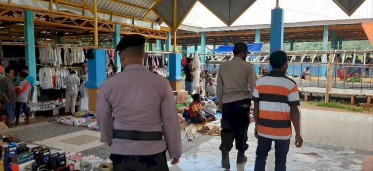 Cegah Gangguan Kamtibmas, Polsek Alor Selatan Melaksanakan Patroli dan Pengamanan Pasar Inpres Apui