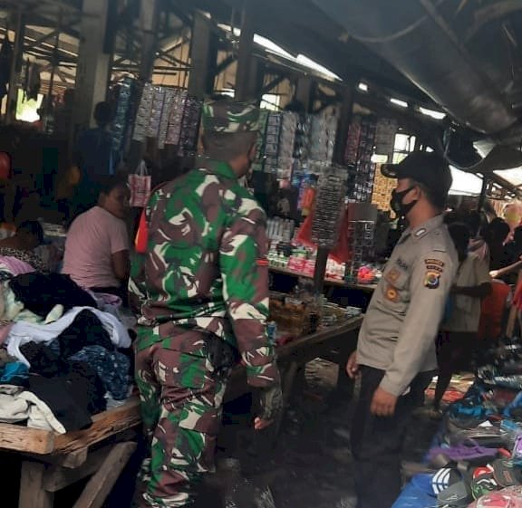 Sinergitas TNI-POLRI Patroli Pasar Inpres Nailang
