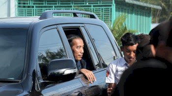 Hasil Rapid Test Antigen, Tak Ada Warga Positif Covid dalam Kerumunan Jokowi di NTT