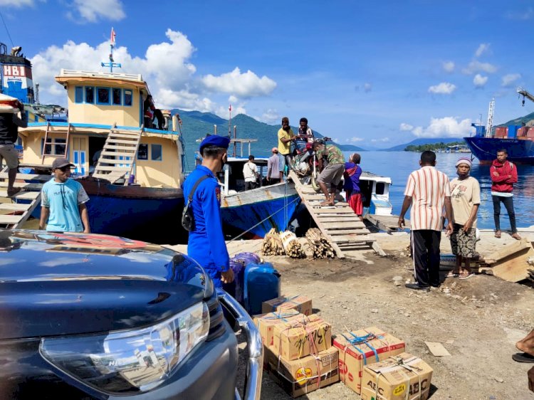 Tingkatkan Giat Patroli Sambang Di Pelabuhan Kalabahi, Sat Polair Polres Alor Lakukan Patroli Dialogis
