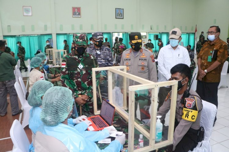 Kapolda NTT Hadiri Kegiatan Serbuan Vaksinasi TNI POLRI Dalam Rangka Penanganan Covid-19 di Makorem 161/WS Kupang