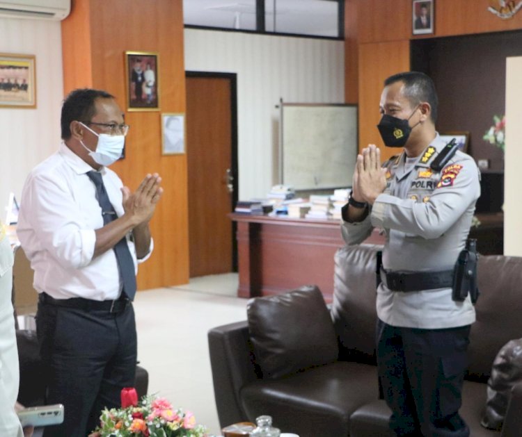 Perkuat Sinergitas Polri dan Akademisi, Kabidhumas Polda NTT Silaturahmi dengan Rektor Undana Kupang