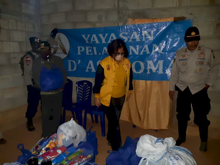 Polsek Alsel Dampingi Yayasan D’Asadoma Kupang NTT dan Kerukunan Keluarga Besar Flobamora Tembagapura Distribusikan Sembako