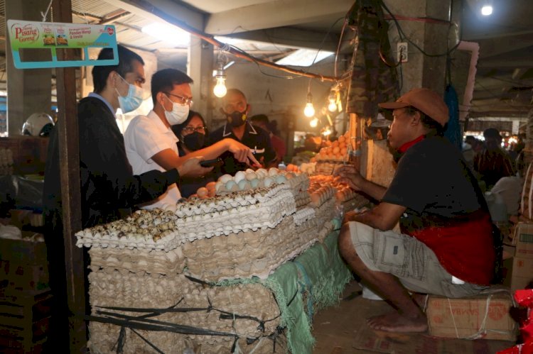 Jelang Hari Raya Idul Fitri 1442 H, Ditreskrimsus Polda NTT Gandeng KPPU IV Surabaya Sidak Pasar Kasih Naikoten 1 Kupang
