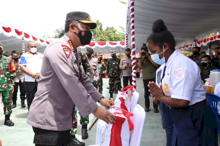 Kapolri Serahkan Oksigen Generator Bantu Penanganan Covid-19 di Papua