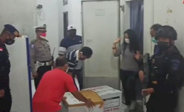Polda NTT Kawal VVIP 1.400 Vial Vaksin Tambahan Jenis Astra Zaneca di Kupang
