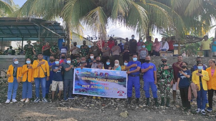 Jelang HUT ke 71 Polairud Polres Alor Gelar Gotong Royong Bersihkan Sampah di Pesisir Pantai