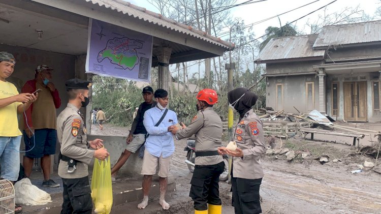 Polri Gelar Operasi Kemanusiaan Aman Nusa II Tanggulangi Erupsi Gunung Semeru