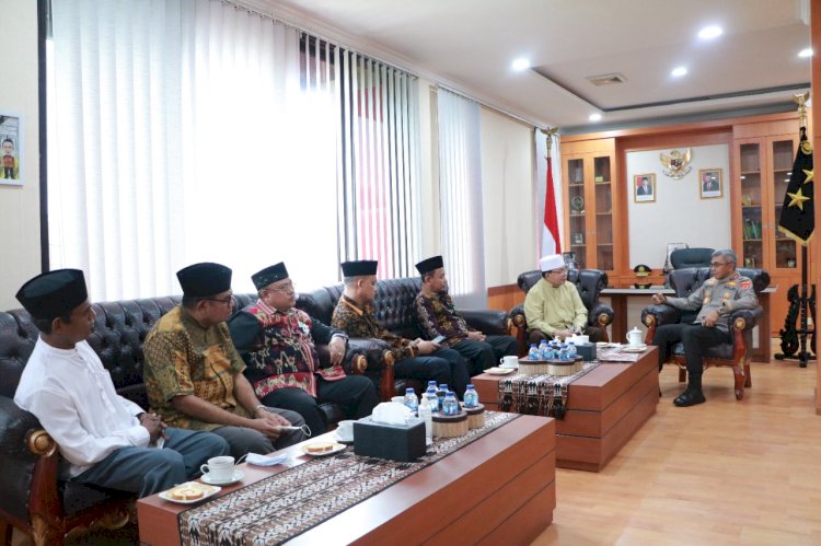 Headline Jalin Kerjasama Dalam Menjaga Kamtibmas, Kapolda NTT Sambut Kunjungan Silaturahmi Ketua MUI NTT