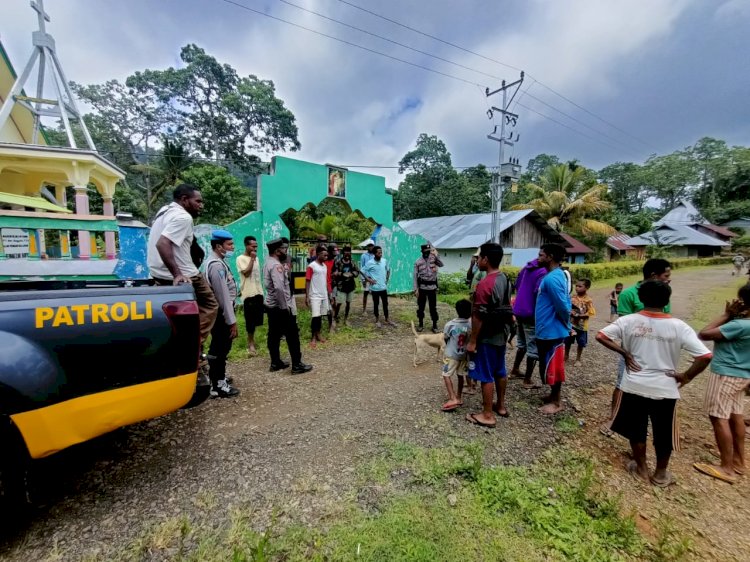 Patroli Sambang ke Desa Masafe Polsek Alor Selatan Sampaikan Himbauan Prokes