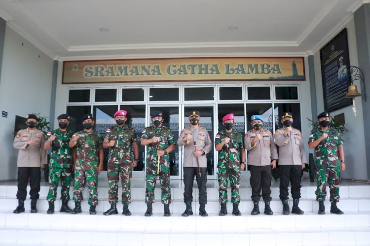 Silaturahmi ke Danlantamal VII Kupang, Kapolda NTT Minta Terus Tingkatkan Sinergitas TNI dan Polri