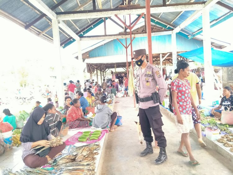 Patroli Pasar, Polsek Alor Selatan Himbau Warga Taat Protokol Kesehatan