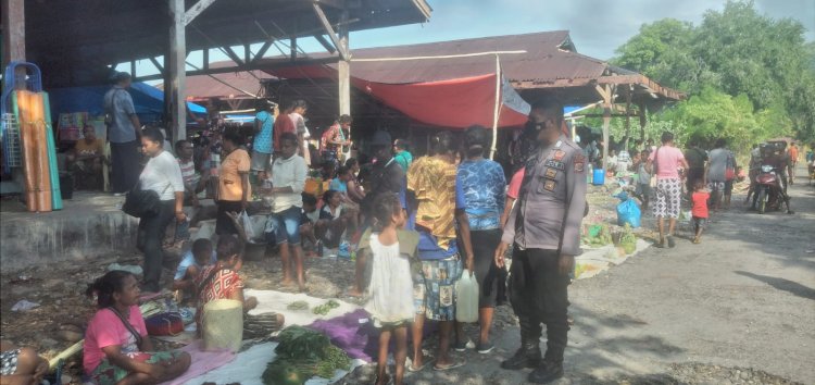 Antisipasi Kerawanan Jelang Idul Fitri, Polsek Alor Timur Laksanakan Pengamanan Pasar Maritaing