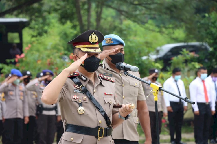 Hari Bhayangkara Ke-76, Polres Alor Gelar Upacara Ziarah Rombongan di TMP Malua Galiau Kabupaten Alor