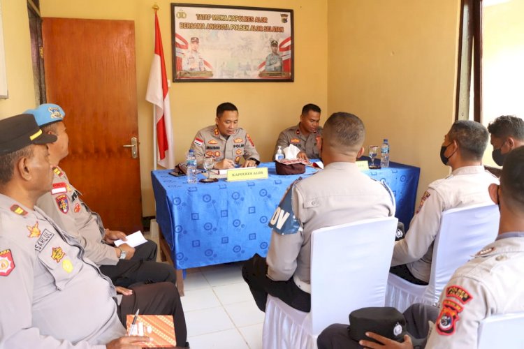 Kunjungan Kerja Kapolres Alor dan Ketua Bhayangkari Cabang Alor ke Polsek Alor Selatan