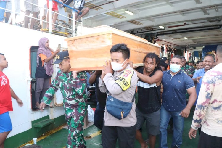 Polres Alor Bersama Inskait Laksanakan Penjemputan dan Pengawalan Jenazah korban Terbakarnya KM. Cantika Express 77 Tujuan Kupang - Alor